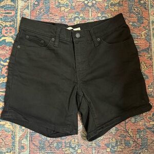 NWOT Levi Mid Length Shorts